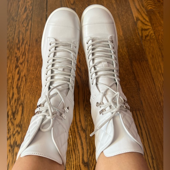 SOLD!!!Chanel white leather quilted combat 2021 collection lace up boots 35 - Picture 11 of 17